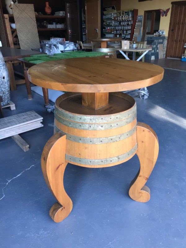 mesa-con-barrica-de-madera
